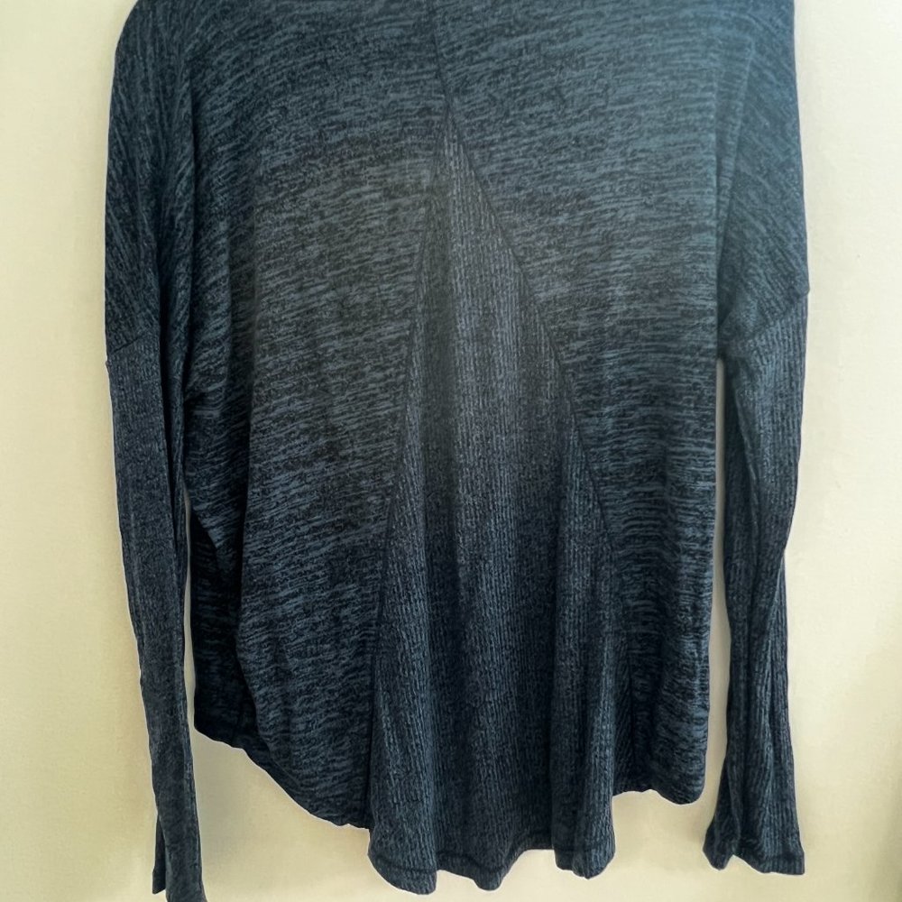 Rag and Bone Women's medium blue long sleeve shirt